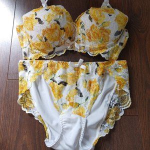 Aimerfeel Japanese Lingerie set - Yellow roses Size M and 36D